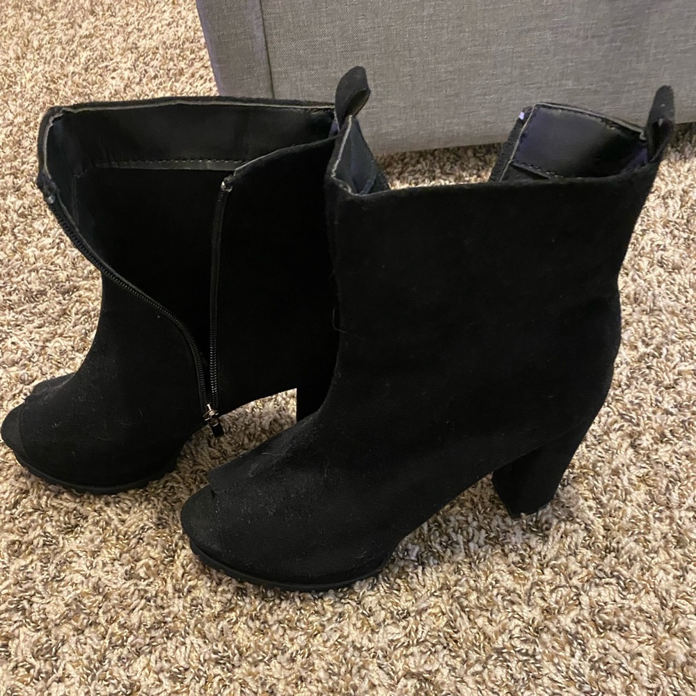 Peep toe black boots